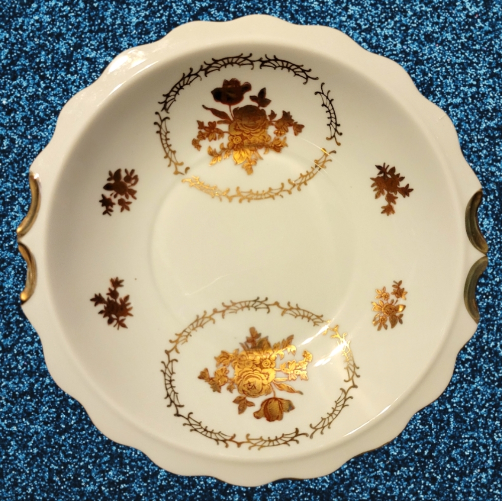 Vtg Water Basin/Bowl Fruit Vegetable Kitchen/Bath Gold Accents Red Roses